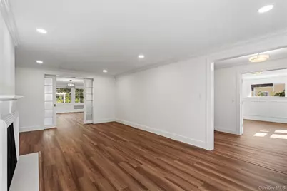 99 Warner Avenue, Roslyn Heights, NY 11577 - Photo 9