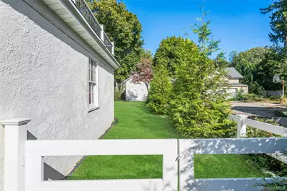 99 Warner Avenue, Roslyn Heights, NY 11577 - Photo 27