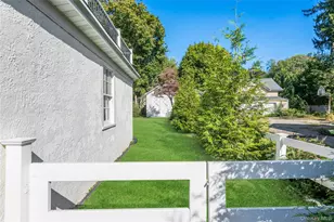 99 Warner Ave, Roslyn Heights, NY 11577 - Photo 27