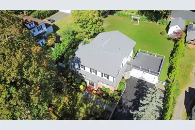 99 Warner Avenue, Roslyn Heights, NY 11577 - Photo 31