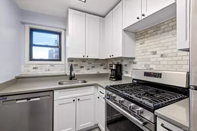 579 West 215 Street #2F, New York, NY 10034 - Photo 5