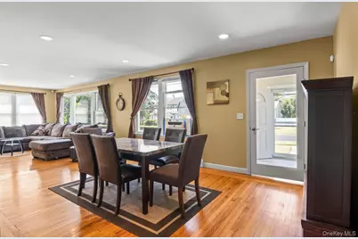 1333 Richland Boulevard, Bay Shore, NY 11706 - Photo 5