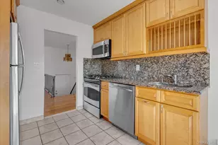 282 N Oak St, Massapequa, NY 11758 - Photo 9