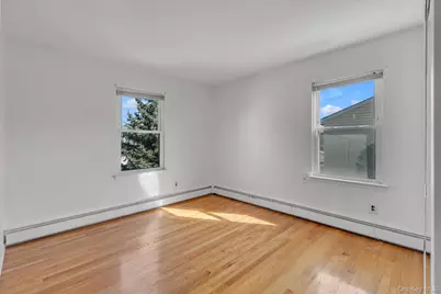 282 N Oak Street, Massapequa, NY 11758 - Photo 15