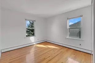 282 N Oak St, Massapequa, NY 11758 - Photo 15