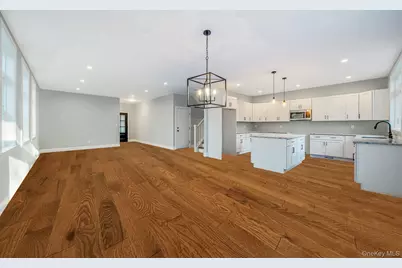 90 Yaphank Road W, Coram, NY 11727 - Photo 7