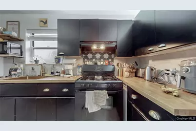 3268 Jackson Avenue, Wantagh, NY 11793 - Photo 17