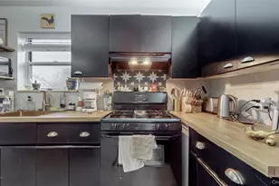 3268 Jackson Ave, Wantagh, NY 11793 - Photo 17