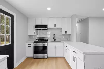 635 Provost Avenue, Bellport, NY 11713 - Photo 7