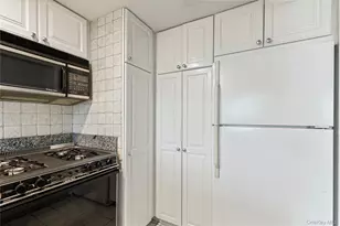 10 Stewart Pl, White Plains, NY 10603 - Photo 7