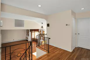 708 Salisbury Park Dr, Westbury, NY 11590 - Photo 15