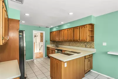 708 Salisbury Park Drive, Westbury, NY 11590 - Photo 13