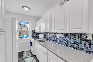 69-14 Little Neck Pkwy, Glen Oaks, NY 11004 - Photo 11