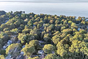 81 Beach Rd, Wading River, NY 11792 - Photo 3