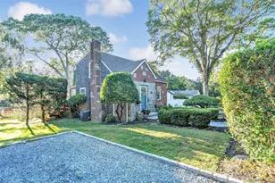 81 Beach Rd, Wading River, NY 11792 - Photo 17