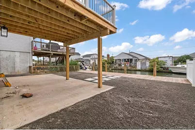 873 S 7th Street, Lindenhurst, NY 11757 - Photo 25