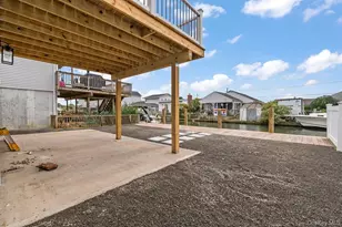 873 S 7th St, Lindenhurst, NY 11757 - Photo 25