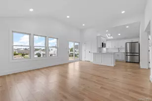 873 S 7th St, Lindenhurst, NY 11757 - Photo 7