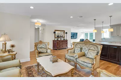 1 Regency Lane, Dix Hills, NY 11746 - Photo 19