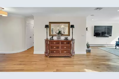 1 Regency Lane, Dix Hills, NY 11746 - Photo 7