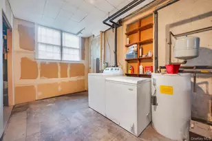 190 Connetquot Dr, Oakdale, NY 11769 - Photo 49