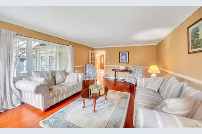 190 Connetquot Drive, Oakdale, NY 11769 - Photo 25