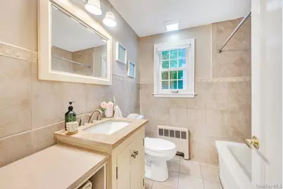 190 Connetquot Drive, Oakdale, NY 11769 - Photo 35