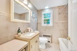 190 Connetquot Dr, Oakdale, NY 11769 - Photo 35