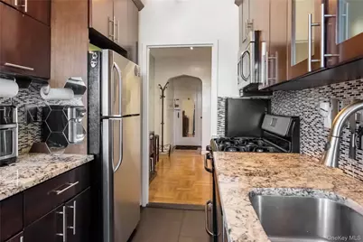 4805 42nd Street #5G, Sunnyside, NY 11104 - Photo 3