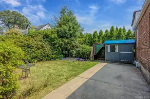 1218 Terrace Blvd, New Hyde Park, NY 11040 - Photo 17