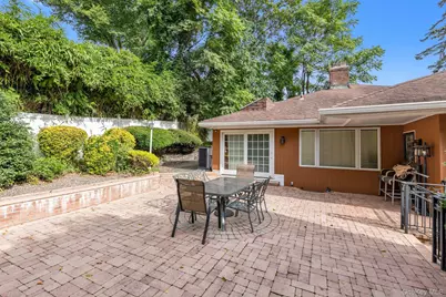 1 Crystal Drive, Great Neck, NY 11021 - Photo 19