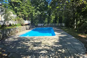 32 Valley Rd, Old Westbury, NY 11568 - Photo 9