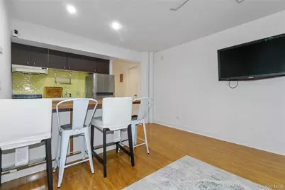 15 Canterbury Road #C10, Great Neck, NY 11021 - Photo 7