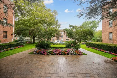 15 Canterbury Road #C10, Great Neck, NY 11021 - Photo 19