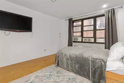 15 Canterbury Road #C10, Great Neck, NY 11021 - Photo 5