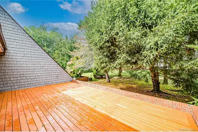 52 Admirals Drive E, Bay Shore, NY 11706 - Photo 21