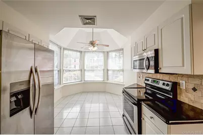 52 Admirals Drive E, Bay Shore, NY 11706 - Photo 5