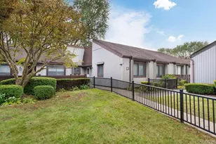 182 Strathmore Gate Dr, Stony Brook, NY 11790 - Photo 15