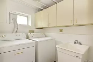 106 Grandview Ave, Great Neck, NY 11020 - Photo 27