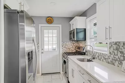 14 Dartmouth Drive, Bay Shore, NY 11706 - Photo 9