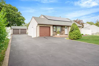 14 Dartmouth Drive, Bay Shore, NY 11706 - Photo 3