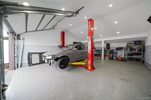 14 Dartmouth Dr, Bay Shore, NY 11706 - Photo 27