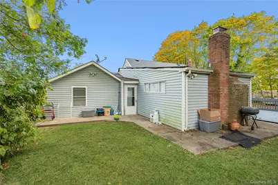 660 Rosevale Avenue, Ronkonkoma, NY 11779 - Photo 17