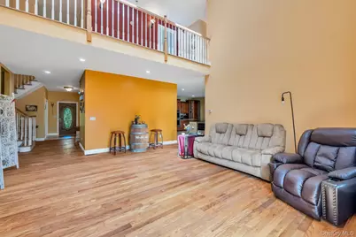 506 Moriches Middle Island Road, Manorville, NY 11949 - Photo 17