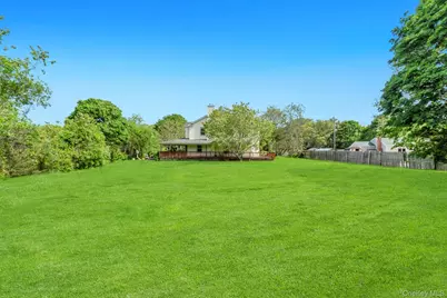 506 Moriches Middle Island Road, Manorville, NY 11949 - Photo 9