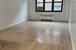 15 Canterbury Rd, Great Neck, NY 11021 - Photo 9