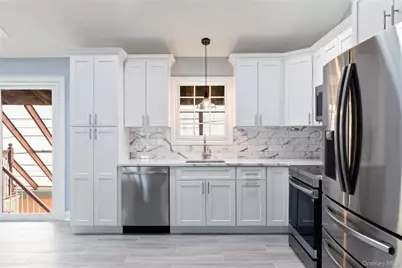 348 Hauser Avenue, Holbrook, NY 11741 - Photo 9