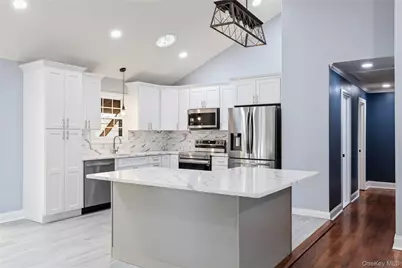 348 Hauser Avenue, Holbrook, NY 11741 - Photo 5