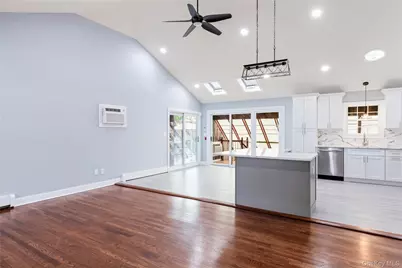 348 Hauser Avenue, Holbrook, NY 11741 - Photo 3