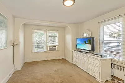 90 Jackson Road, Valley Stream, NY 11581 - Photo 15